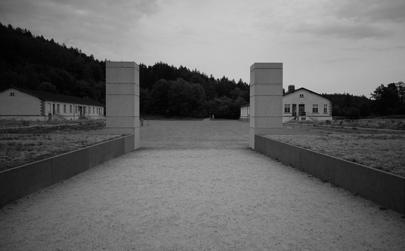 La explanada vacía del antiguo campo de concentración de Flossenbürg, donde ejecutaron a Bonhoeffer